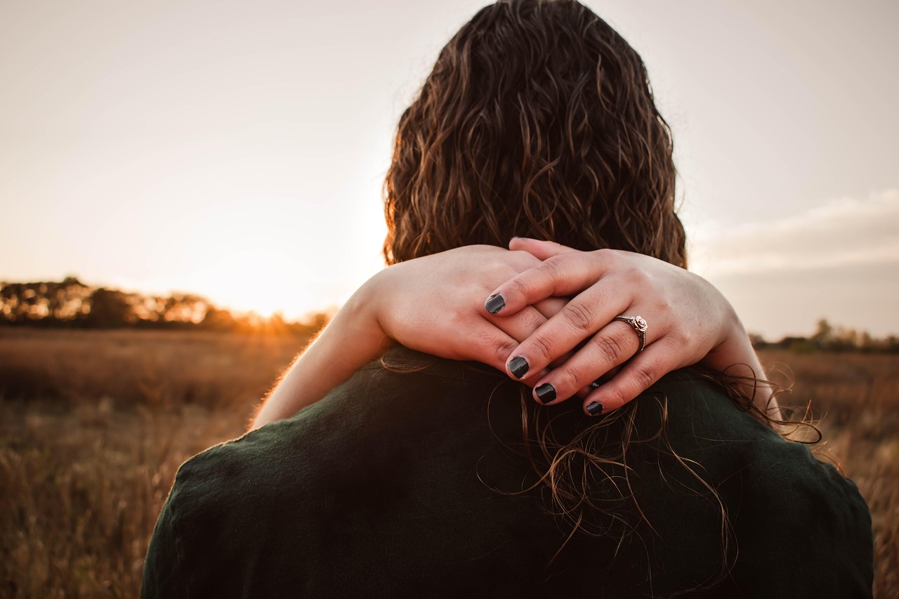 La tua storia per sempre: una guida globale alle tradizioni dei gioielli da sposa