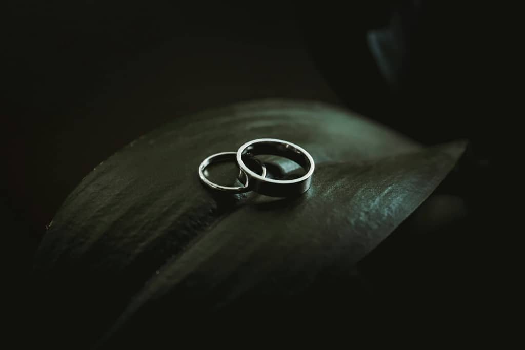 ¿Existen reglas para los anillos de compromiso para hombres? Un descubrimiento personal